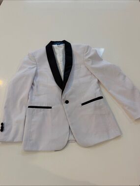Perry Ellis White Tuxedo Jacket with Black Shawl Lapel
